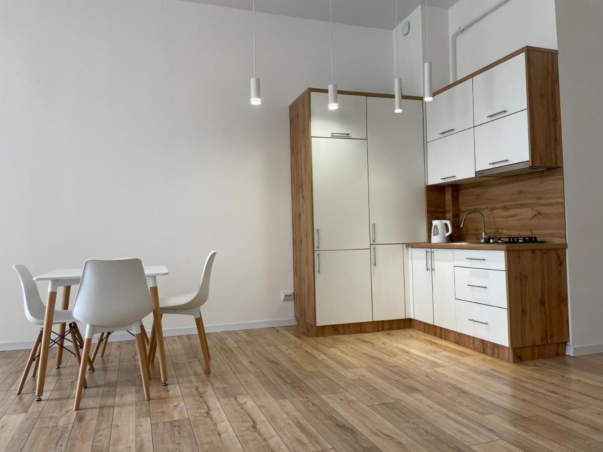 Square Apartment *